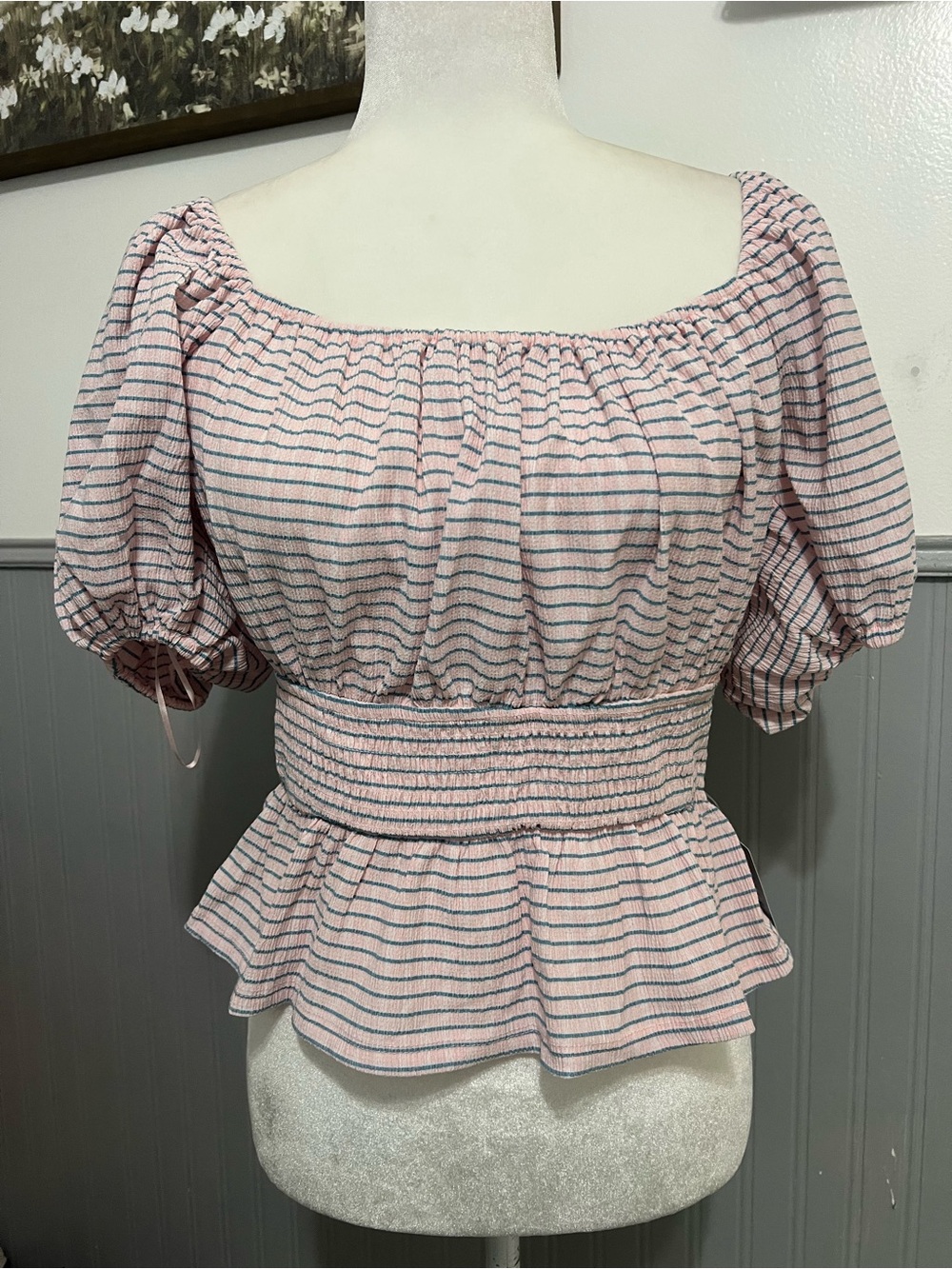NSR NAPEAN SEA RD TOP / PUFF SLEEVE / PINK Top / COQUETTE/ SIZE: Medium